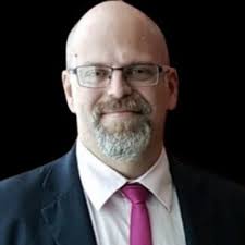 No es la mejor foto, pero no quepo en mí de la emoción 😍. Hoy me llegó mi  título de grado de Maestría, que tanto me esforcé por culminar. Hubo  ciertos retrasos