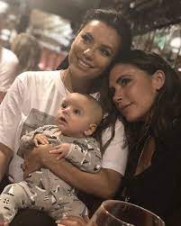 All about the hot latina eva longoria's legs. Eva Longoria Kam Mit Ihrem Kleinen Sohn Zur Paris Fashion Week Vogue Germany