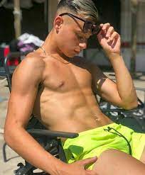 Pin By Gritli On Belly Button Piercings For Boys Belly Piercing Belly Button Piercing Boy Models