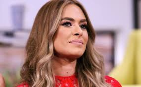 She currently hosts hoy, a morning show of televisa that airs on mondays through fridays in mexico (on las estrellas) and in the united states (on univision). Asi Se Veia Galilea Montijo Hace 25 Anos