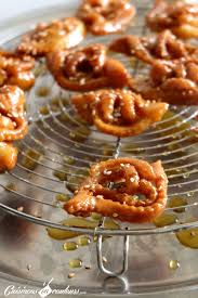 Chebakia Appellee Aussi Mkherka Ou Griwech Cuisinons En Couleurs Recette Chebakia Griwech Recette De Griwech