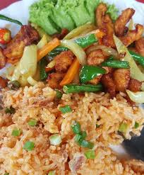 Kemudian tumbuk kunyit, 2 ulas bawang putih serta garam secukupnya. Nasi Goreng Ayam Kunyit Restoran Nasi Beringin Melaka Facebook