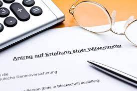 Die hinterbliebenenrente wird um eigenes einkommen und damit auch eigene renten gekürzt. Witwenrente Wie Hoch Ist Der Anspruch Nach Altem Und Neuem Recht Auf Die Rente Fur Witwen Antrag24 De