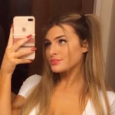 Julia Pendleton (@juliaaapends)