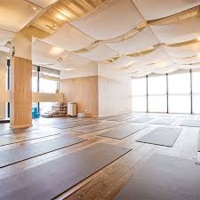 Mike, alex and valerie have all been my inspiration over the last few years as i have gotten stronger and healthier. Decoracion De Techos Con Telas Pesquisa Google Yoga Studio Design Yoga Zimmer Produktdesign