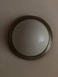How To Get This Cover Off A Ceiling Light There Are No Visible Screws I Tried Wedging A Butter Knife In To Pop It Off But It Wouldn T Budge Howto