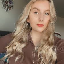 Denise Armbruster's Instagram, Twitter & Facebook