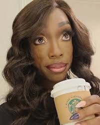 Elsa Odonnell's Instagram, Twitter & Facebook