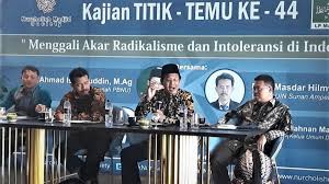 Kita harus mengoptimalkan gerakan radikalisasi mulai dari lingkungan rumah, sekolah, dan pergaulan mereka. Radikalisme Dan Intoleransi Di Indonesia