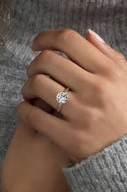 Awesome 56 Simple Engagement Ring For Girls Who Love Https Bitecloth Com 2017 10 03 56 Simple En Simple Engagement Rings Rings For Girls Wedding Rings Simple
