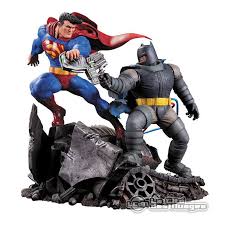 With batman vs teenage mutant ninja turtles doing the rounds, here are the dark knight's greatest animated movies! Batman The Dark Knight Returns Statue Superman Vs Batman 28 Cm
