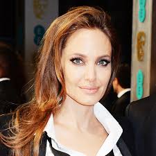 يشار إلى أن القرار جاء بعد نحو خمس سنوات من تقديم أنجلينا جولي (46 عاماً) طلب الطلاق في سبتمبر 2016. Ø£Ù†Ø¬Ù„ÙŠÙ†Ø§ Ø¬ÙˆÙ„ÙŠ ØªØ¨Ø¯Ùˆ Ù…ØªØºÙŠØ±Ø© Ù†Ø¬Ø§Ø­ ÙƒØ¨ÙŠØ± 2021