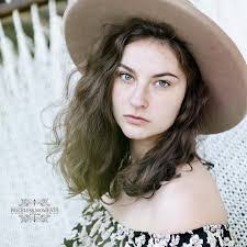 Clara Howe's Instagram, Twitter & Facebook