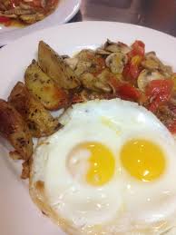 Olive Oil Pan Fried Organic Eggs Sauteed Organic Mushrooms And Roasted Organic Potatoes With Braised Heirloom Tomatoes Organic Eggs Braised Irish Breakfast