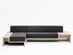 Hal ini dapat memberikan efek lebih feminim pada ruang tamu kamu dan juga memberikan kesan luas dan minimalis. 4 Ide Sofa Minimalis Modern Untuk Ruang Tamu Kecil Interiordesign Id