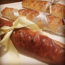 Pan De Jamon Un Tradicional Pan Navideno Venezolano Relleno De Jamon Y Aceitunas Es Un Pan Enrollado Muy Sabroso Que N Pan Con Jamon Comidas Navidenas Comida