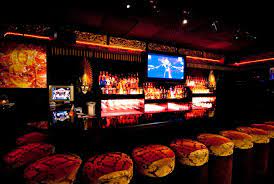 Malibú) is a beach city in western los angeles county, california, situated about 30 miles (48 km) west of downtown los angeles. Malibu Com Home Facebook