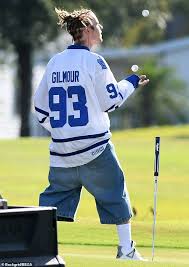Toronto maple leafs jerseys are ready to customize with any player: Justin Bieber Sports A Toronto Maple Leafs Jersey For A Wacky Game Of Golf With Dj Khaled In Miami Aktuelle Boulevard Nachrichten Und Fotogalerien Zu Stars Sternchen