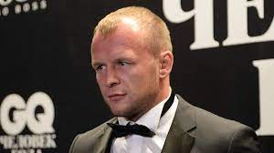 Выбор оппонента для шлеменко объяснил глава промоушена amc fight nights камил гаджиев. Aleksandr Shlemenko Ochen Mnogo Lyudej Podtalkivayut Menya I Prosyat Zajti V Politiku Fightnews Info