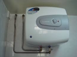 Pastikan semua komponen pemanas air sudah tersambung dan terpasang dengan benar agar tidak mudah bocor. Pemasangan Water Heater Ariston Service Water Heater Kompor Ariston 081310944049
