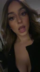 Ella Doss's Instagram, Twitter & Facebook