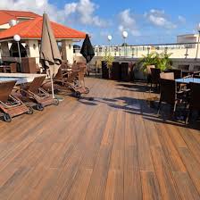 Chine Piscine Prix D Usine Plastique En Bois Composite Decking En Uk Acheter Composite Decking Plafonne Sur Fr Made In China Com