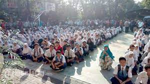 Salah satu siswa di sman 1 waru, dikelas xia6, nomer absen 01, saya biasa dipanggil yaqin. Ppdb Sma Negeri 1 Waru Wali Murid Keluhkan Peraturan Pengambilan Pin Yang Sering Berubah Tribun Jatim