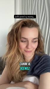 Filmik Kobieta W Aucie Z Przyklejonymi Rzęsami