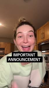 Carolyn Cray's Instagram, Twitter & Facebook