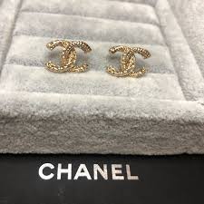 Chanel香奈兒 滿版水鑽小香雙c logo造型耳環 $21,360 $23,999 限時下殺 Chanel é¦™å¥ˆå…'äºŒæ‰‹åŸºæœ¬æ¬¾é‡'è‰²éº»èŠ±è€³ç'° è¦çš®è³¼ç‰©
