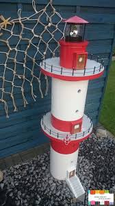 Nach dem vorbohren könnt ihr dann die seitenteile an den anderen brettern verschrauben. Wie Aus Einem Abflussrohr Ein Leuchtturm Wurde Leuchturm Basteln Leuchtturm Basteln Diy Vogelbad