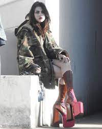 Frances bean cobain (born august 18, 1992) is an american visual artist, model, and musician. Frances Bean Cobain Will Only Model For Marc Gazette Du Bon Ton