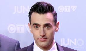 Jacob hoggard is the lead singer of canadian band hedley, but he doesn't spend all his time rocking out on stage. Hedley Frontman Jacob Hoggard Taking An Indefinite Hiatus After Sexual Assault Allegations Hello Ca