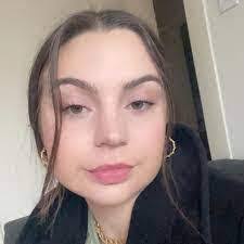 Amanda Sherrets's Instagram, Twitter & Facebook