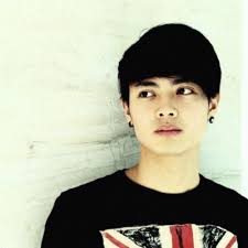 Play Shouldn't Come Back (Acoustic) by Max Lee Zihao