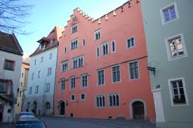 Das petit hotel befindet sich nur einen steinwurf weg vom alten rathaus. Runtingerhaus Wikipedia