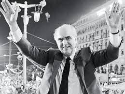 Ανδρέας παπανδρέου, ο πρώτος ροκ σταρ της ελλάδας. San Shmera Gennh8hke O Idryths Toy Pasok Andreas Papandreoy Alfavita