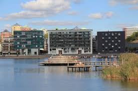 It is located on both sides of lake hammarby sjö, bordering nacka municipality to the east. Hammarby Sjostad Stockholm Sweden 1995 To 2015