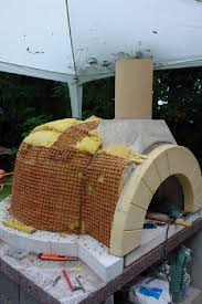 Bei Diesem Ofen Wurde Ziegelrappitz Als Putztrager Uber Der Warmedammung Angebracht Man Kann Aber Auch Normal Pizzaofen Bauen Pizzaofen Pizzaofen Selber Bauen