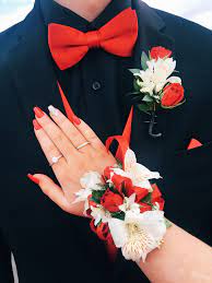 Bellevue, ne florist | flowers 4 guys provides same day flower delivery on stunning flower arrangements for all occasions, celebrate florals with bouquets, long stem roses, garden roses, birthdays, mothers day, love and romance, funeral flowers, sympathy, prom flowers, plants. Senior Prom Prom Corsage Red Prom Corsage And Boutonniere Corsage Prom