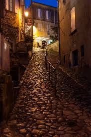 Steep Cobbled Street Of Saint Emilion By Alexis Plichon Via 500px Office De Tourisme Tourisme Saint Emilion