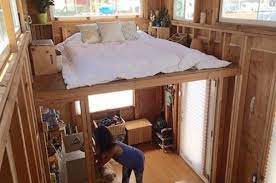 Man Building A Cheap Diy 200 Sq Ft Tiny Home On Wheels Tiny House Bathtub Cheap Tiny House Tiny House Bathroom