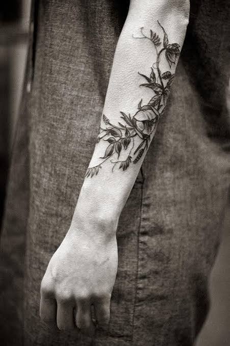 flower-plant-botanical-tattoos-alice-carrier-16
