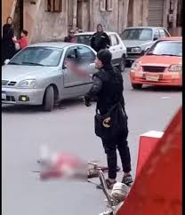 قضت محكمة جنايات الإسماعيلية، منذ قليل، بإحالة أوراق المتهم عبد الرحمن نظمى وشهرته «عبدالرحمن دبور» والمعروف إعلامياً باسم سفاح الإسماعيلية، . ÙˆØ§Ù„Ø¯Ø© Ø³ÙØ§Ø­ Ø§Ù„Ø¥Ø³Ù…Ø§Ø¹ÙŠÙ„ÙŠØ© ØªØ¸Ù‡Ø± Ù…Ù† Ø¬Ø¯ÙŠØ¯ ÙˆØªÙƒØ´Ù Ù…Ø¹Ù„ÙˆØ§Øª ØºØ±ÙŠØ¨Ø© Ø¹Ù† Ø§ØºØªØµØ§Ø¨Ù‡Ø§ Ø¹Ù„Ù‰ ÙŠØ¯ Ø§Ù„Ø¶Ø­ÙŠØ© ÙˆÙ‡Ø°Ø§ Ù…Ø§ Ù„Ù… ÙŠØ¹Ø±ÙÙ‡ Ø§Ø­Ø¯ Ù…Ù† Ù‚Ø¨Ù„