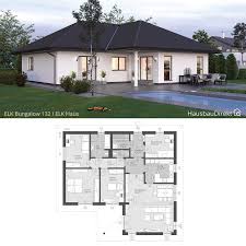 Winkelbungalow Modern Mit Walmdach Bauen Fertighaus Bungalow Haus Grundriss 5 Zimmer 130 Qm Gross In 2020 Haus Grundriss Haus Haus Bungalow