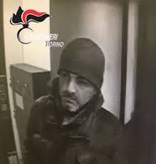 Banca sella, come banca di imprenditori, ne comprende profondamente i bisogni e le aspettative, guidando i propri clienti nella pianificazione delle scelte che riguardano il patrimonio personale e il business aziendale. Rapina Banca Sella Prendendo In Ostaggio Un Uomo Prima Chivasso