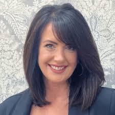 Donna Braddock's Instagram, Twitter & Facebook