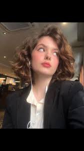 Elif Adli Kullanicinin Icon Panosundaki Pin Kadin Kisa Sac Kisa Bukleli Sac Muhtesem Sac Modelleri