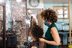 Cette coiffure se porte avec des cheveux raides ou des. Des Cheveux Crepus A Aimer La Presse