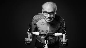 Robert marchand, qui était encore sur son vélo il y a quelques mois, est mort à l'âge de 109 ans. Lznfg8teibmv3m